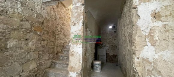 4 rooms House in Chiaramonte Gulfi, Italy No. 261345 11
