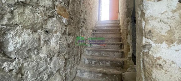 4 rooms House in Chiaramonte Gulfi, Italy No. 261345 13