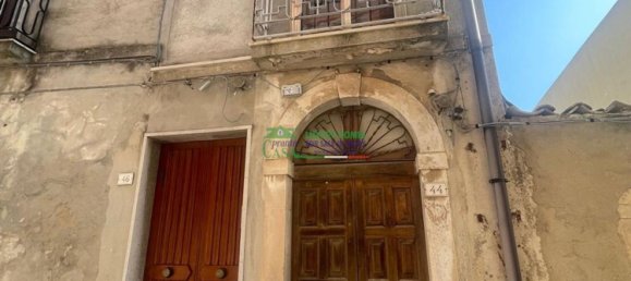 4 rooms House in Chiaramonte Gulfi, Italy No. 261345 18
