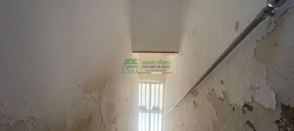 4 rooms House in Chiaramonte Gulfi, Italy No. 261345 3