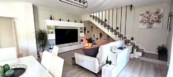 6 غرف نوم منزل ذو طابقين في Osimo, Italy رقم 314548 8