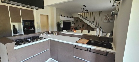 6 غرف نوم منزل ذو طابقين في Osimo, Italy رقم 314548 14