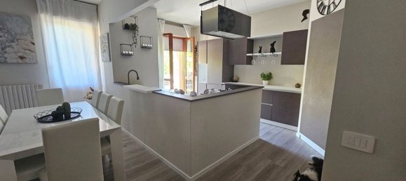 6 غرف نوم منزل ذو طابقين في Osimo, Italy رقم 314548 13