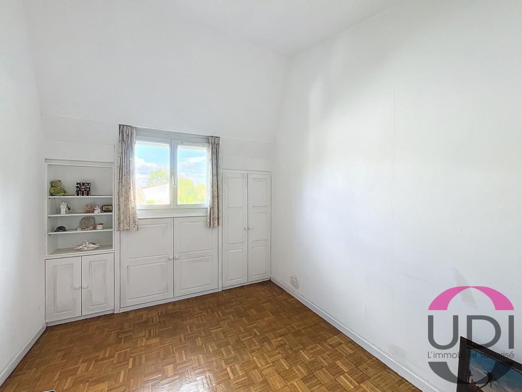 3 bedrooms House in Bondoufle, France No. 176815