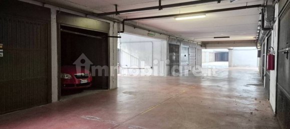 18m² Garage in Bologna, Italy No. 122827 6