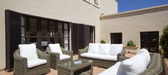 4 bedrooms Villa in Cadiz, Spain No. 29374 3