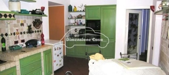7 rooms Apartment in Lucca, Italy No. 11962 6