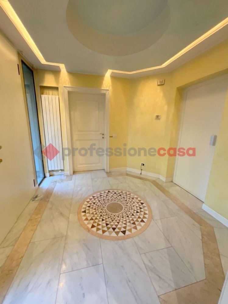 Villa de 6 dormitorios en Segrate, Italy No. 341870