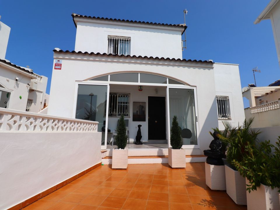2 bedrooms Villa in Alicante, Spain No. 178181