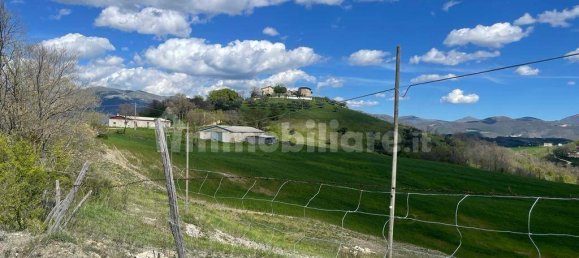 1 room Commercial property in Gualdo Tadino, Italy No. 143921 2