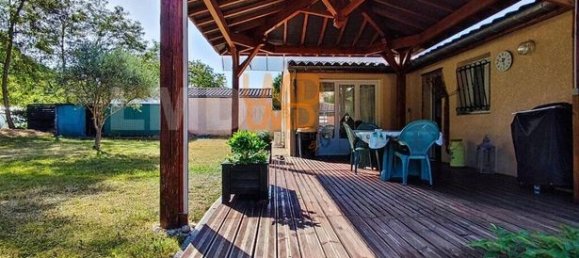 Villa de 3 dormitorios en Aubenas, France No. 304795 2