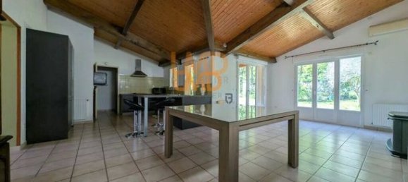 Villa de 3 dormitorios en Aubenas, France No. 304795 4