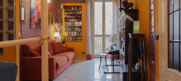 3 rooms Apartment in Turin, Italy No. 121083 4