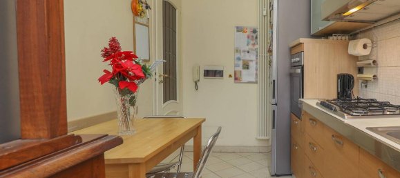 3 rooms Apartment in Turin, Italy No. 121083 9