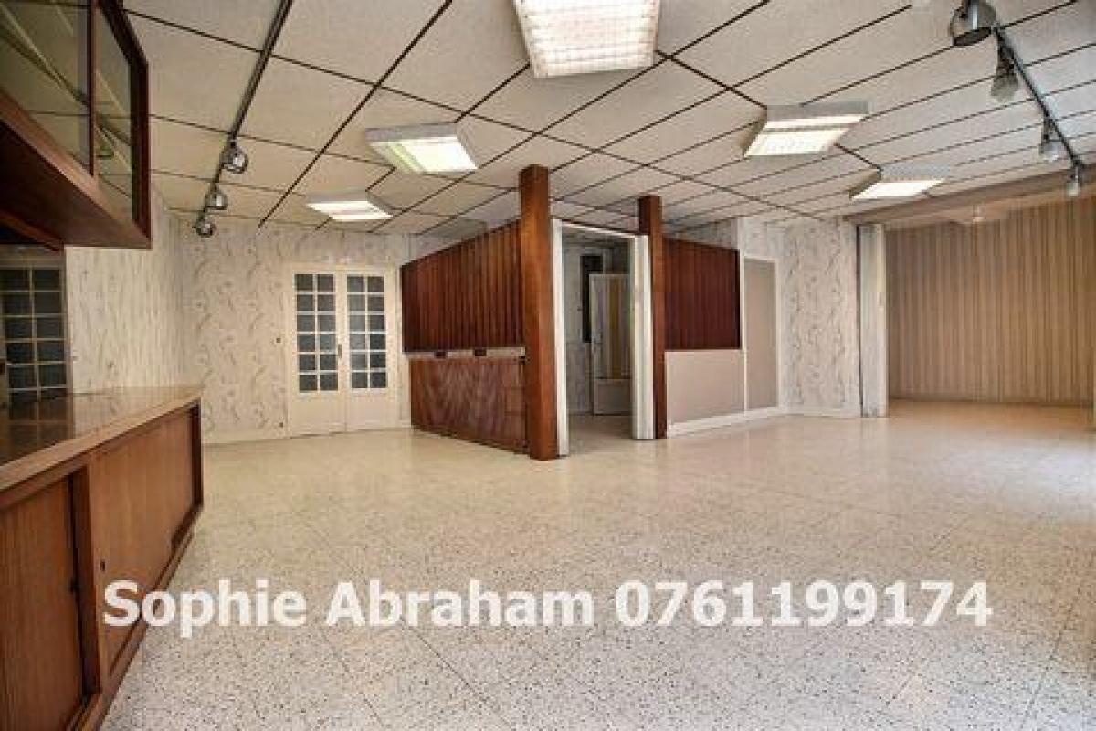 5 bedrooms House in Angerville, France No. 10124