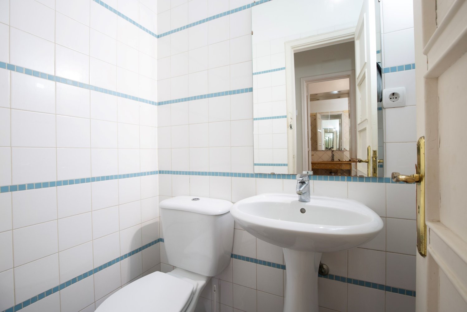 2 bedrooms Apartment in Lisbon, Portugal No. 230326