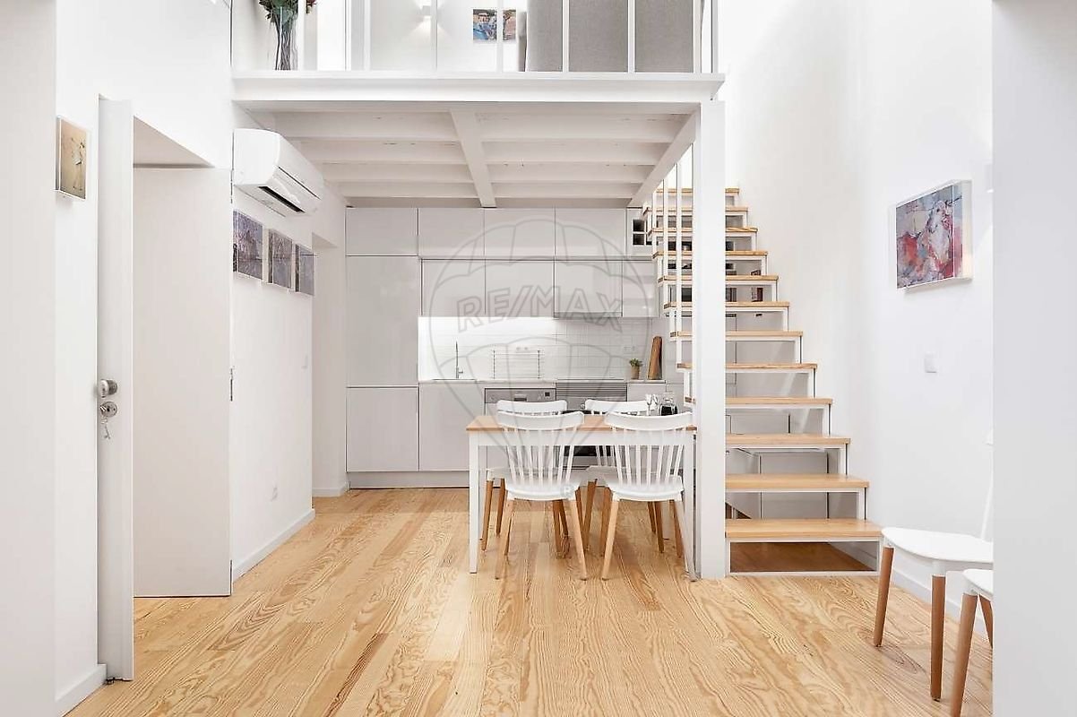 561m² Building in Porto, Portugal No. 78697