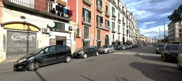 100m² Commercial property in Naples, Italy No. 148044 14
