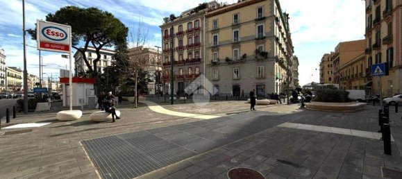 100m² Commercial property in Naples, Italy No. 148044 3
