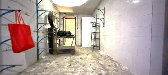 100m² Commercial property in Naples, Italy No. 148044 10