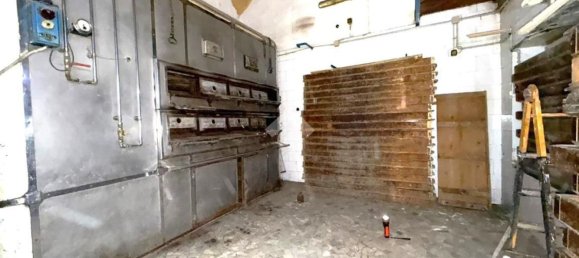 100m² Commercial property in Naples, Italy No. 148044 13