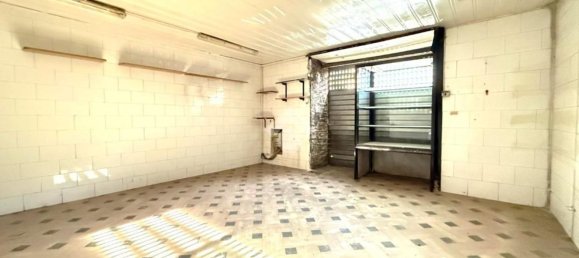 100m² Commercial property in Naples, Italy No. 148044 6