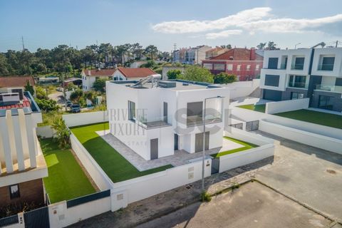4 bedrooms Villa in Corroios, Portugal No. 148864