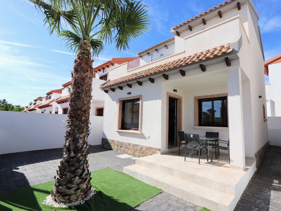 3 bedrooms Villa in Alicante, Spain No. 194950