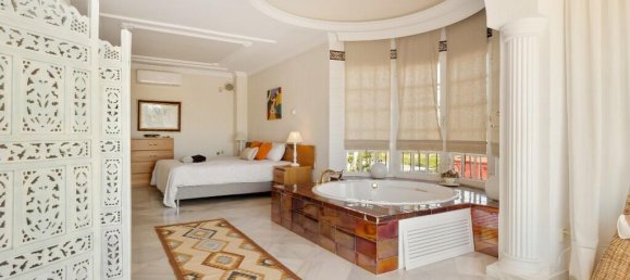 5 bedrooms Villa in Marbella, Spain No. 38885 10