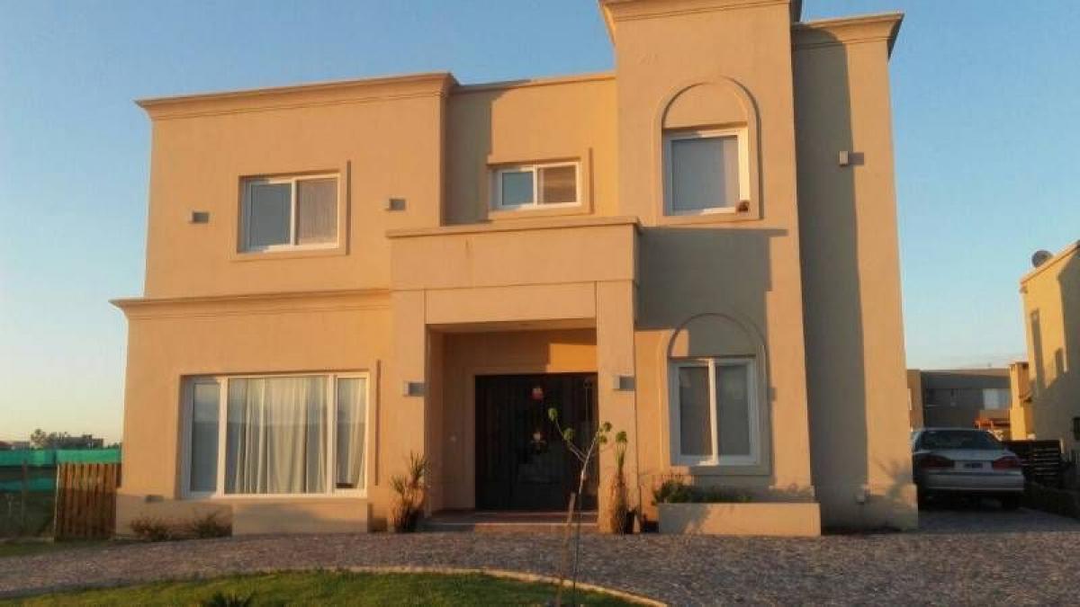 3 bedrooms House in Tigre, Argentina No. 6406