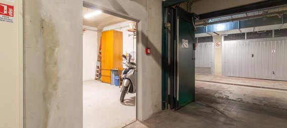1 room Garage in Milan, Italy No. 274520 4
