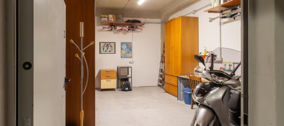 1 room Garage in Milan, Italy No. 274520 3