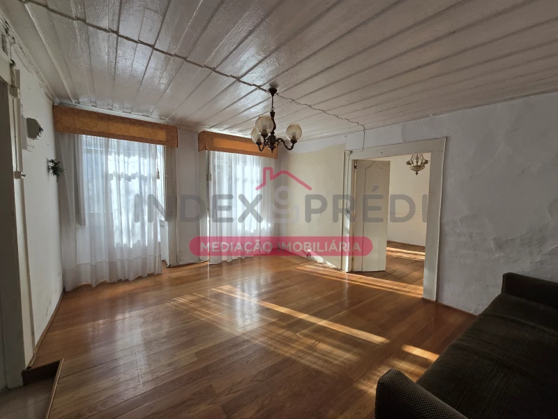 530m² Building in Guarda, Portugal No. 299261