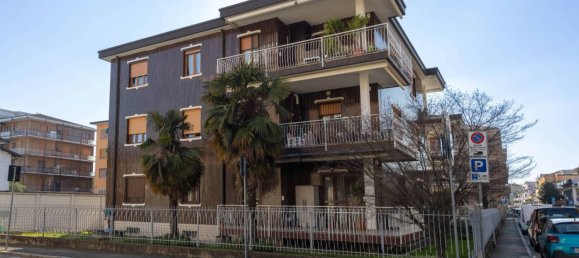 2 bedrooms Penthouse in Vimodrone, Italy No. 221880 7