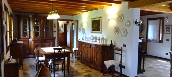 10 rooms House in Venice, Italy No. 23312 6