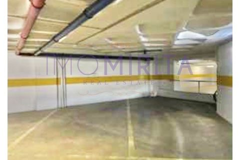  Parking in Oeiras, Portugal No. 351245