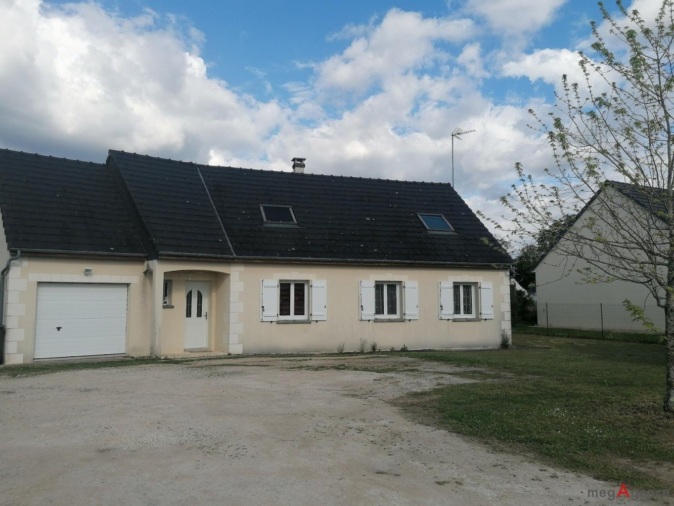 5 bedrooms House in Chailles, France No. 154710