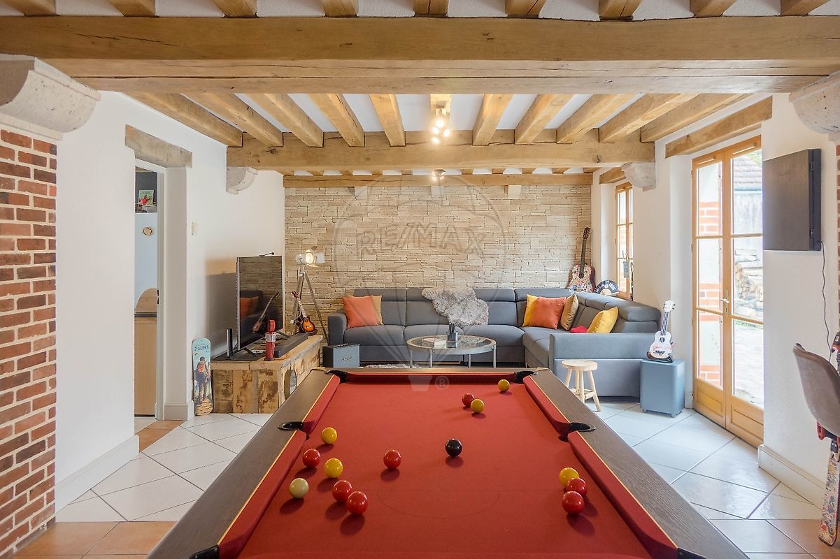 Casa de 5 dormitorios en Checy, France No. 42605