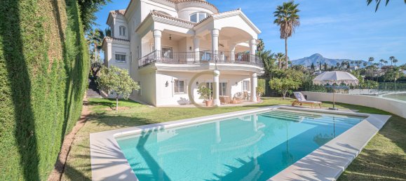 7 bedrooms Villa in Marbella, Spain No. 19421 2