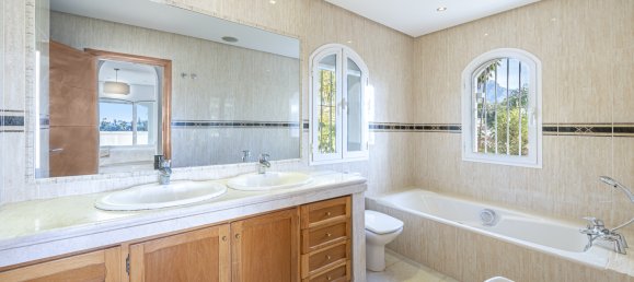 7 bedrooms Villa in Marbella, Spain No. 19421 35