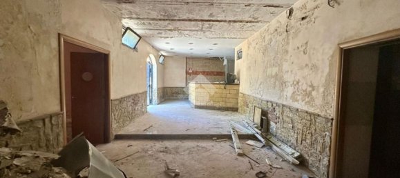 477m² Commercial property in Naples, Italy No. 300880 2