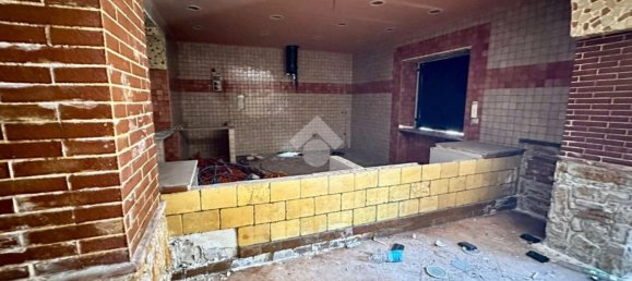 477m² Commercial property in Naples, Italy No. 300880 9