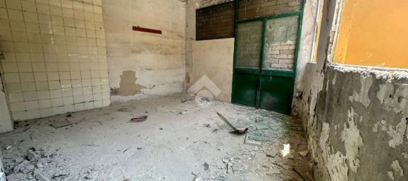 477m² Commercial property in Naples, Italy No. 300880 3