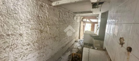 477m² Commercial property in Naples, Italy No. 300880 4