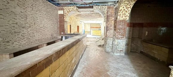 477m² Commercial property in Naples, Italy No. 300880 16