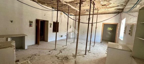 477m² Commercial property in Naples, Italy No. 300880 5