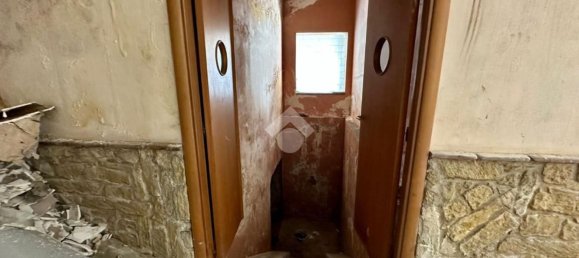 477m² Commercial property in Naples, Italy No. 300880 7