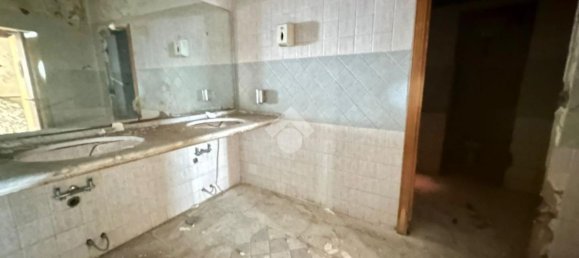 477m² Commercial property in Naples, Italy No. 300880 11