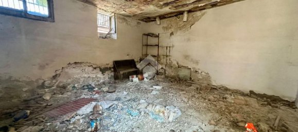 477m² Commercial property in Naples, Italy No. 300880 13