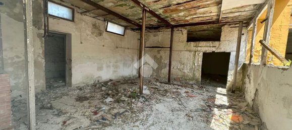 477m² Commercial property in Naples, Italy No. 300880 14